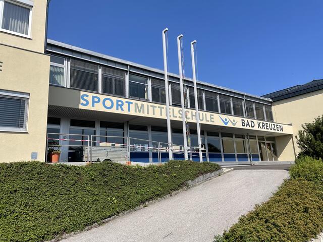 Sportmittelschule Bad Kreuzen. | Foto: BezirksRundSchau
