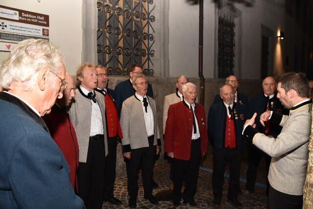 Die Männerchörevereinigung IBK begeisterte das Publikum in der Schulgasse. | Foto: Kendlbacher