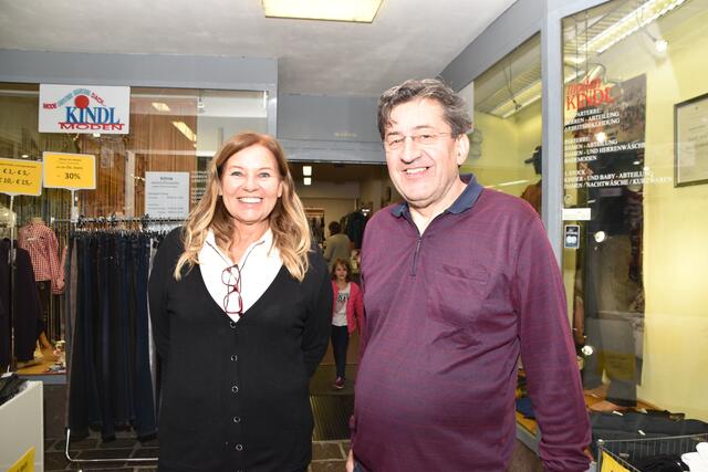 Evelyn und Klaus von Kindl Moden sind von der Veranstaltung Nacht der Chöre in Hall begeistert. | Foto: Kendlbacher
