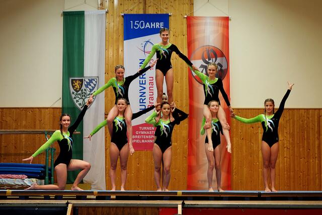 Akrobatische Pyramide der Spitzenturnerinnen der Leistungsriege. | Foto: Turnverein Braunau