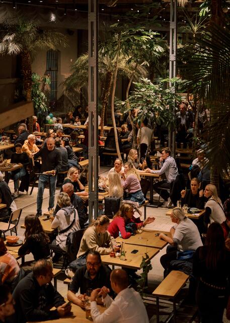 Viele Palmen zieren die Foodhall. | Foto: Chiaramilo