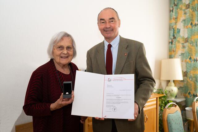 Leopoldine Heiss und Bürgermeister Andreas Linhart. | Foto: Gemeinde Brunn/Johanna Hoblik