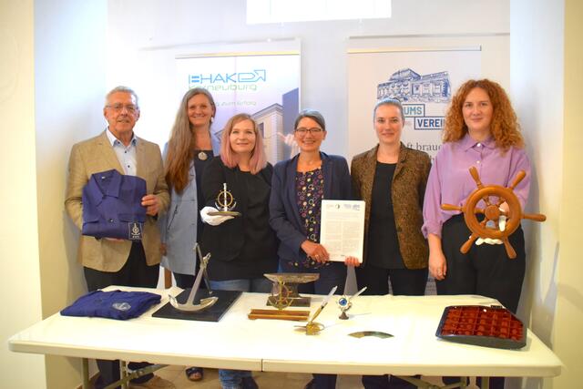 Halten die Erinnerungen an die Werft lebendig: Otto Pacher, Karin Fidler, Melanie N. Lopin, Anja Grebe, Hanna Brinkmann und Katja Brunn. | Foto: Sandra Schütz