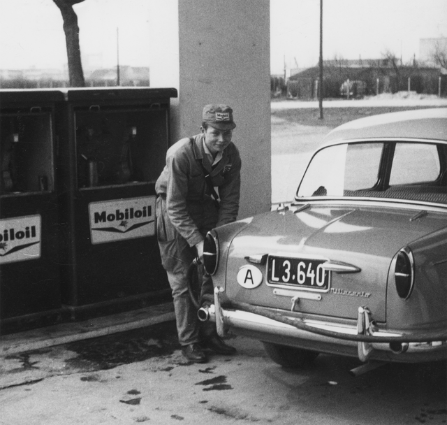 Herr Lasch kümmerte sich als Tankwart bei der Tankstelle Moosbrucker in Linz Wegscheid um den Service für Autofahrerinnen und Autofahrer. | Foto: Sammlung Lasch