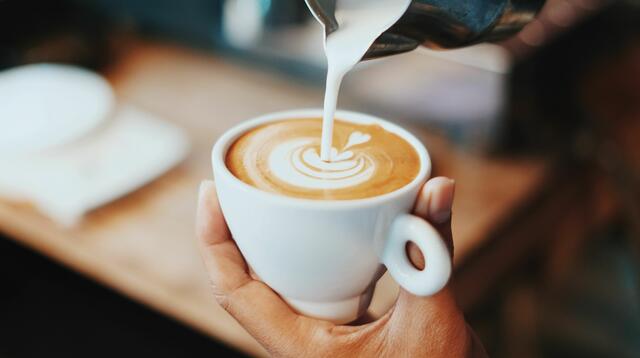 Ob alleine, mit einem guten Buch oder gemeinsam mit den Lieben: Ein Besuch in einem der vielen Wiener Kaffeehäuser ist immer nett. | Foto: Fahmi Fakhrudin/Unsplash
