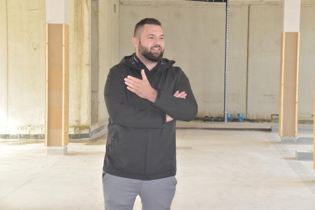 Florian Saurer kommt bei seinen Ausführungen das Projekt betreffend ins Schwärmen. | Foto: René Rebeiz