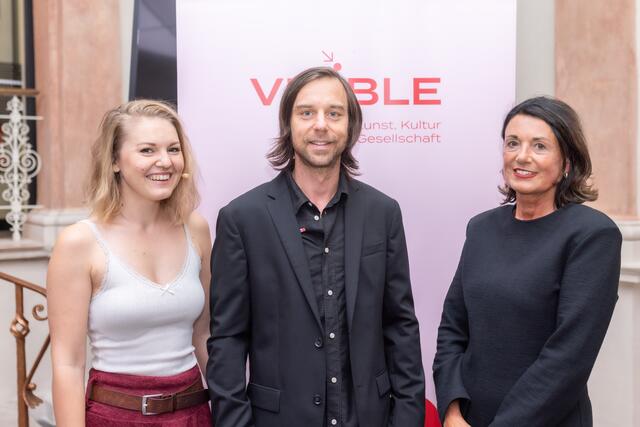 Poetry Slammerin Estha Sackl, Stephan Fugger und Ute Liepold freuten sich, dass viele Zuseherinnen und Zuseher die Vielfalt des Feminismus erlebten.  | Foto: Wolfgang Handler/derhandler.at