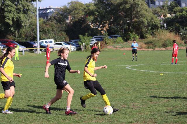Die Mädchen lieben den Ballsport und träumen oft auch von der Profikarriere. | Foto: FC Mariahilf