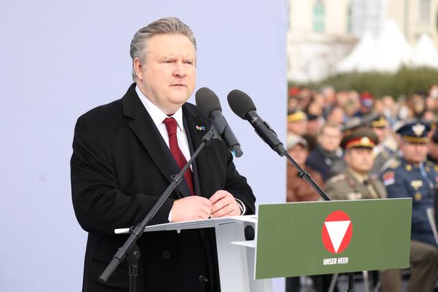 Auch Bürgermeister Michael Ludwig sprach am Nationalfeiertag zum Publikum am Heldenplatz.  | Foto: FLORIAN WIESER / APA / picturedesk.com