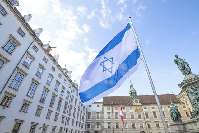 Der Bundespräsident verwies auf Österreichs Verantwortung gegenüber Jüdinnen und Juden.  | Foto:  Tobias Steinmaurer / picturedesk.com