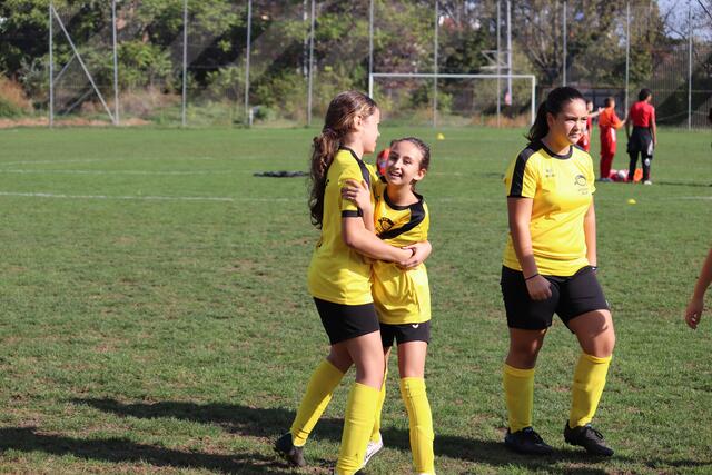 Während es für Burschen einige Aufstiegsmöglichkeiten in den Vereinen gibt, hören viele Mädchen mit dem Spielen auf, sobald das Alter erreicht ist, an dem die Geschlechter getrennt werden. | Foto: FC Mariahilf