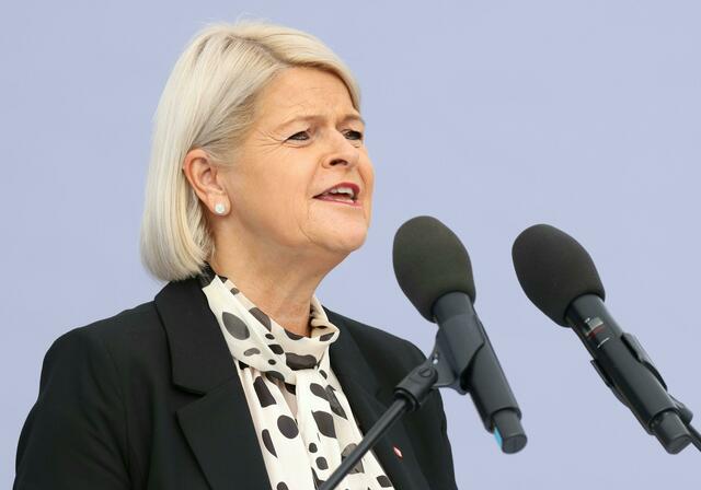 Verteidigungsministerin Klaudia Tanner (ÖVP) betonte wie viel die Bundesregierung für die Aufrüstung des Bundesheers geleistet habe. | Foto: FOLRIAN WIESER / APA / picturedesk.com