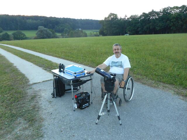"Am besten beobachtet man auf freien Flächen, wo keine Hauptstraße in Sicht ist", erklärt Fischer. | Foto: Manfred Fischer
