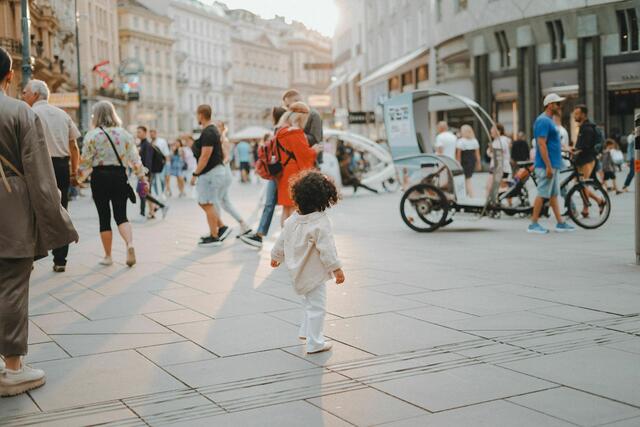 Die österreichische Hauptstadt hat es erneut geschafft und eine für viele Familien wichtige Auszeichnung erhalten. Laut einer Analyse des britischen Lebensversicherungsmaklers Reassured ist Wien die weltweit familienfreundlichste Stadt. | Foto: Lala Azizli/Unsplash