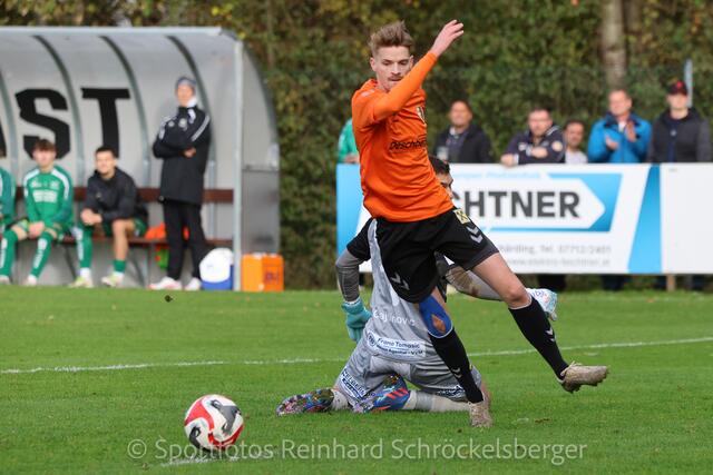 Neuhofen konnte einen überraschend klaren 5:0-Erfolg gegen Gunskirchen feiern und ist nun Tabellenführer! Bereits am Samstag muss die Reifeltshammer-Elf in Thalheim antreten, um diese zu verteidigen.  | Foto: Reinhard Schröckelsberger