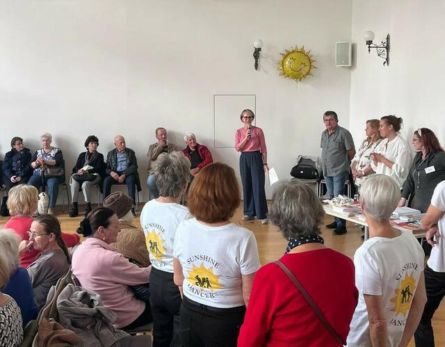 Zwölf Institutionen waren vor Ort, um sich vorzustellen und Gäste bei Kaffee und Kuchen zu beraten. | Foto: BV14