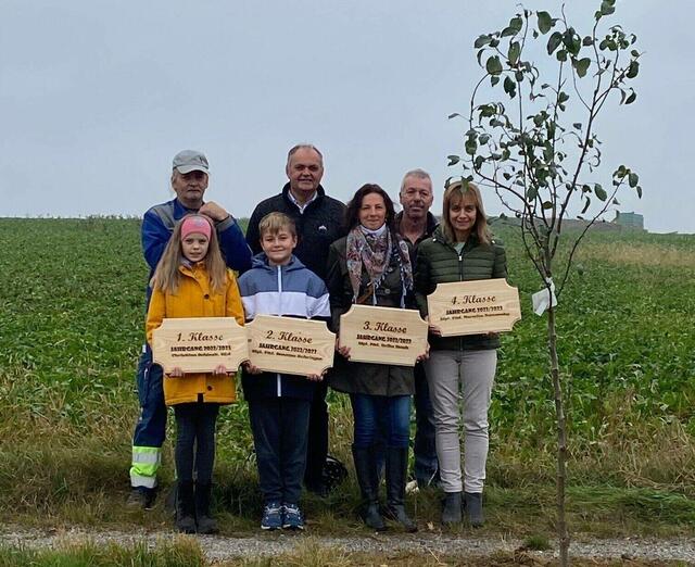 Die Volksschule Kirchstetten übernimmt die Parnterschaft für die neuen Bäume. | Foto: Kirchstetten
