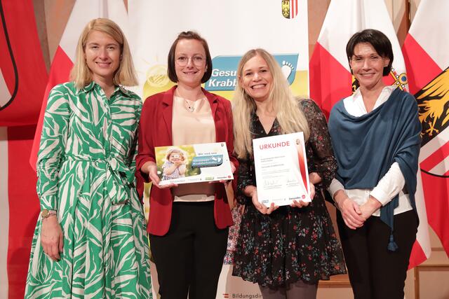 LH-Stellvertreterin Christine Haberlander bei der Auszeichnungsveranstaltung Gesunde Küche, Gesunder Kindergarten und Gesunde Krabbelstube –Krabbelstube Natternbach.
 | Foto: Land OÖ/Ernst Grilnberger