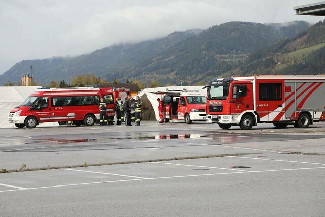 Mehrere Bereiche halfen zusammen. | Foto: FF/Zeiler