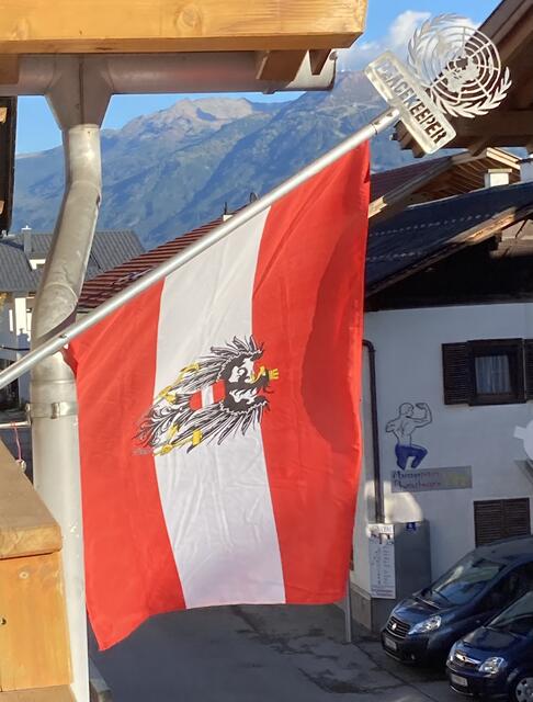 Bei mir in Götzens natürlich die Fahne gehisst | Foto: Gerhard F. Dujmovits - Austrian Soldier of Peace
