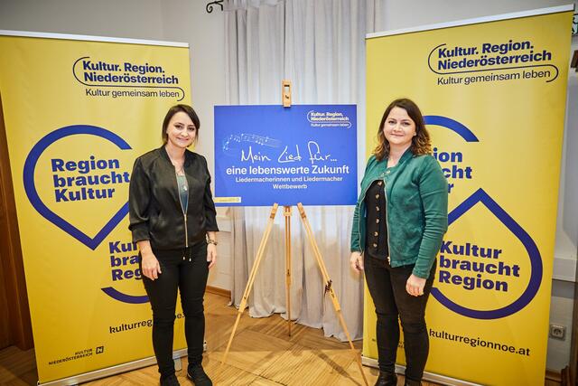 Christine und Michaela Brezovsky sind Duo "Erdrauch" aus Untersiebenbrunn. | Foto: Franz Gleiß