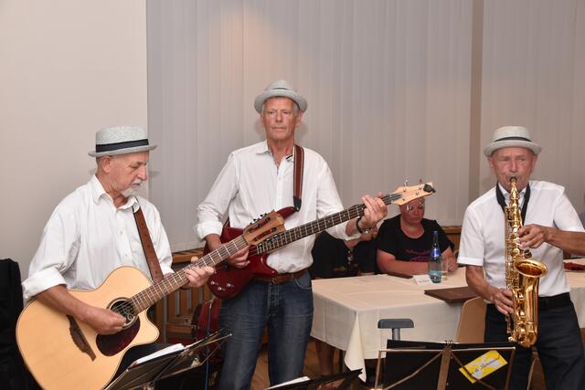 Organisator Helmut Plach lädt am 16. November 2023 zum beliebten Sänger- und Musikantentreffen ins Hotel Reschenhof Mils.