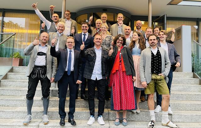 Nicht Sieger, aber doch Gewinner: Regionsvertreter, gerüstet für die beiden Live-Studios am Küniglberg. | Foto: Kogler