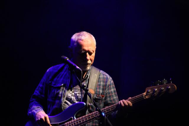 Harald Fendrich ist der Bruder von Rainhard Fendrich und spielt bei Wir 4 am Bass. | Foto: RegionalMedien Steiermark/Hofmüller