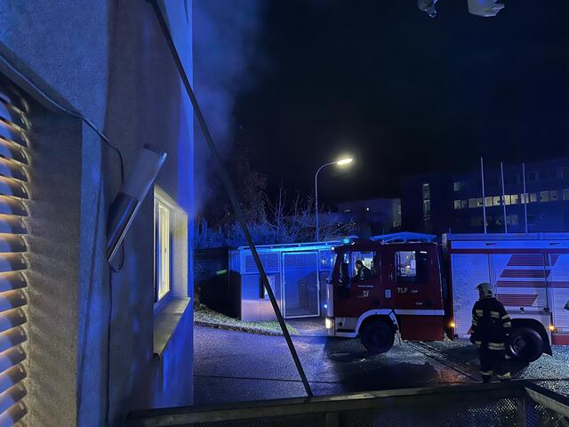 Die Feuerwehr im Einsatz | Foto: HFW Villach