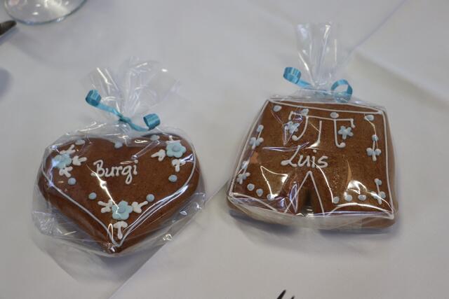 Die Tischkarten waren von Manfred Hiebaums Mutter Elisabeth gebackene Lebkuchen | Foto: Edith Ertl