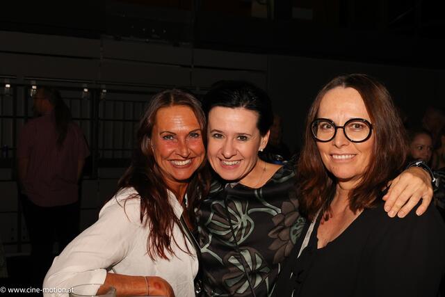 Manuela und Martina aus Schwechat mit Silke aus Himberg v.l.n.r. | Foto: cine-motion.at