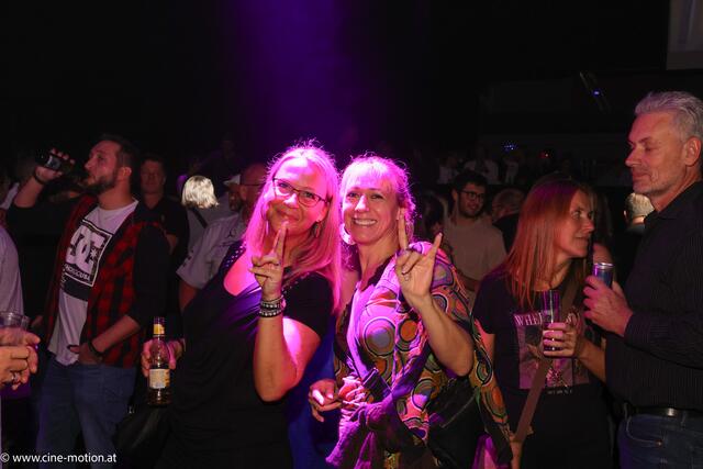 Michaela aus Maria Enzersdorf gemeinsam mit Freundin Petra v.l.n.r. | Foto: cine-motion.at