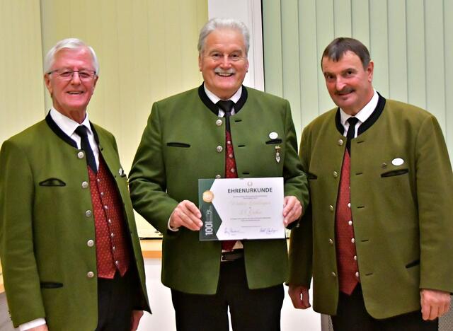 Kons. Heinz Schachreiter, "dienstältester" Sänger Walter Hillinger, Herbert Starlinger (v.l.n.r.)