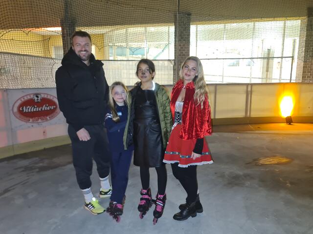 Mehmed Alajbeg mit Celine, Nur-Eia und Corinna Cernik