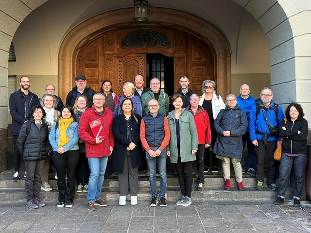 Die Gruppe der perspektive mauthausen vor dem Rathaus in Bozen mit Vertreterinnen und Vertretern der ANPI und Stadträtin Rabini. | Foto: perspektive mauthausen