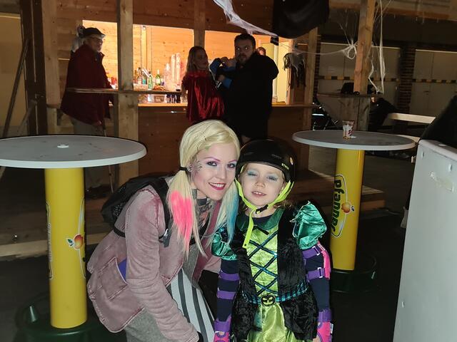 Katharina und Olivia waren bei dem Spaß auch dabei