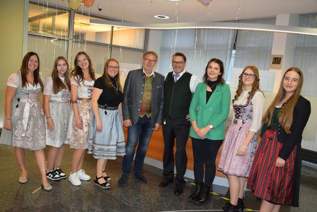 Das Team der Raiffeisenbank Zirbenland. | Foto: Regionalmedien, RB/Hartleb