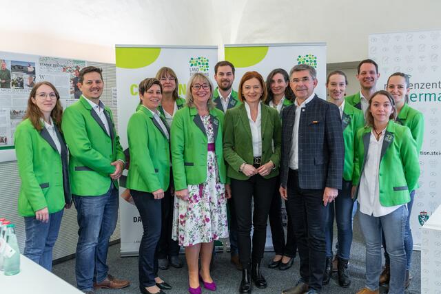 Eine Jury wählt Anfang Jänner 2024 unter allen Einreichungen drei Gemeinden aus, die die Chance bekommen, kostenlos am Projekt teilzunehmen.  | Foto: Land Steiermark/Binder