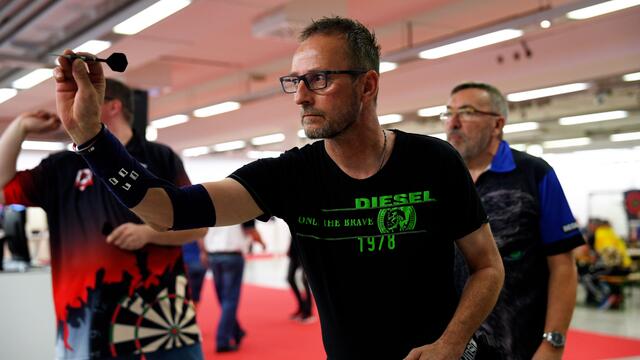 Die Scheibe fest im Blick.  | Foto: Stefan Schubert