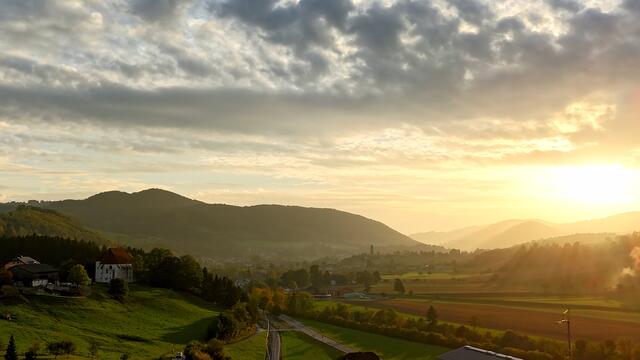Sonnenuntergang im Pielachtal, bei dem Wetter kann man dies noch draußen bewundern.