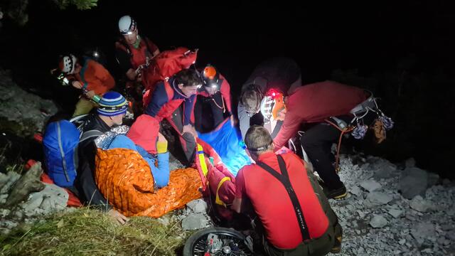Nächtlicher Einsatz für die Grünauer Bergretter: Ein Wanderer hatte sich beim Abstieg von der Welserhütte verletzt. | Foto: Bergrettungsdienst Grünau im Almtal