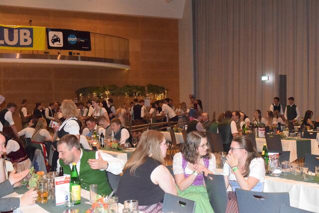 Der diesjährige Herbsttanz der Landjugend Mürzzuschlag sorgte für gute Herbststimmung!  | Foto: Selina Duran