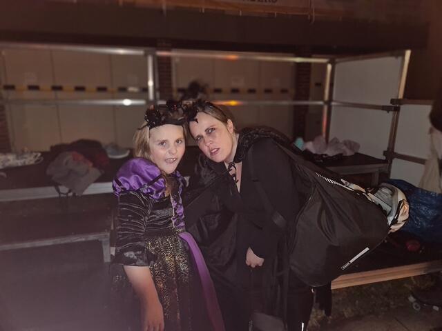 Magdalena die kleine Hexe kam mit Mama Barbara
