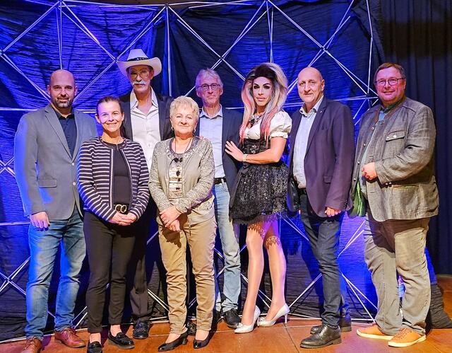 GR Matthias Obermaißer, GR Nicole Kerck, Christian Augstaller, GR Melitta Linzberger, GR Walter Deckardt, Sascha Rier, Vizebürgermeister Gerald Höchtel, GGR Peter Hofmarcher | Foto: Marktgemeinde Sieghartskirchen