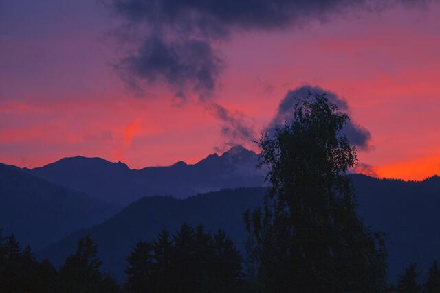 Abendrot am letzten September- Abend über den hohen Riffler im Westen von Landeck | Foto: © by Ing. Günter Kramarcsik