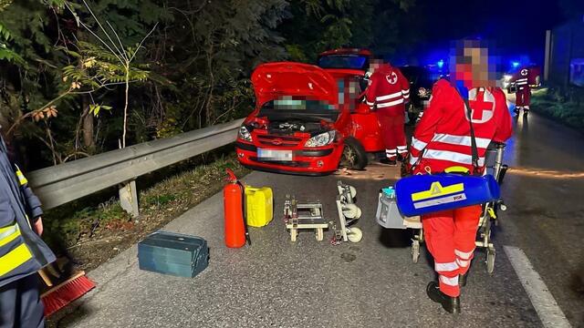 Eine Person wurde mit Verletzungen unbestimmten Grades in das Krankenhaus gebracht werden. | Foto: DOKU NÖ