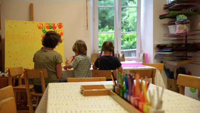 Kinderbetreuung wird meistens immer noch von Frauen übernommen – die oft nur Teilzeit arbeiten können, wenn Betreuungsplätze fehlen. | Foto: Michl (Symbolfoto/Archiv)