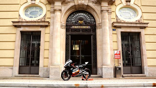 Das selbst entwickelte Motorrad des 13-köpfigen Teams vor den Toren der Montanuniversität in Leoben | Foto: Markus Stangl