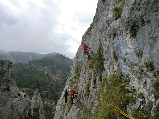Im Winter gibt es keine Sicherheitskontrollen an der Drachenwand in St. Lorenz.  | Foto: Bergrettung Mondsee