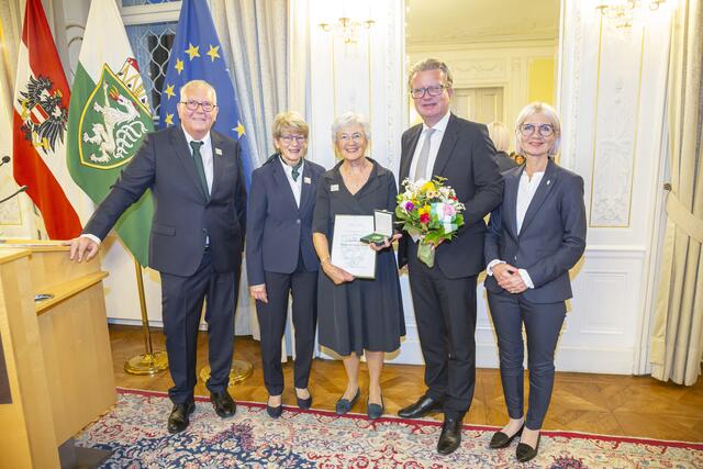 Edwin Benko, Katharina Purtscher-Penz, Gertrud Zwicker, Landeshauptmann Christopher Drexler und die Zweite Landtagspräsidentin Gabriele Kolar (v.l.) | Foto: Land Steiermark/Foto Fischer